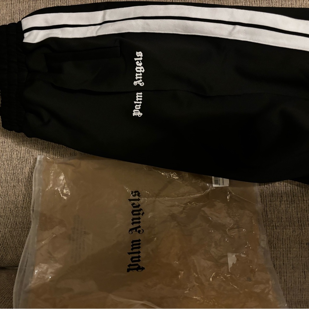 PALM ANGELS SHORTS WITH BAG AND TAGS BRAND NEW 100% AUTHENTIC - Picture 2 of 7
